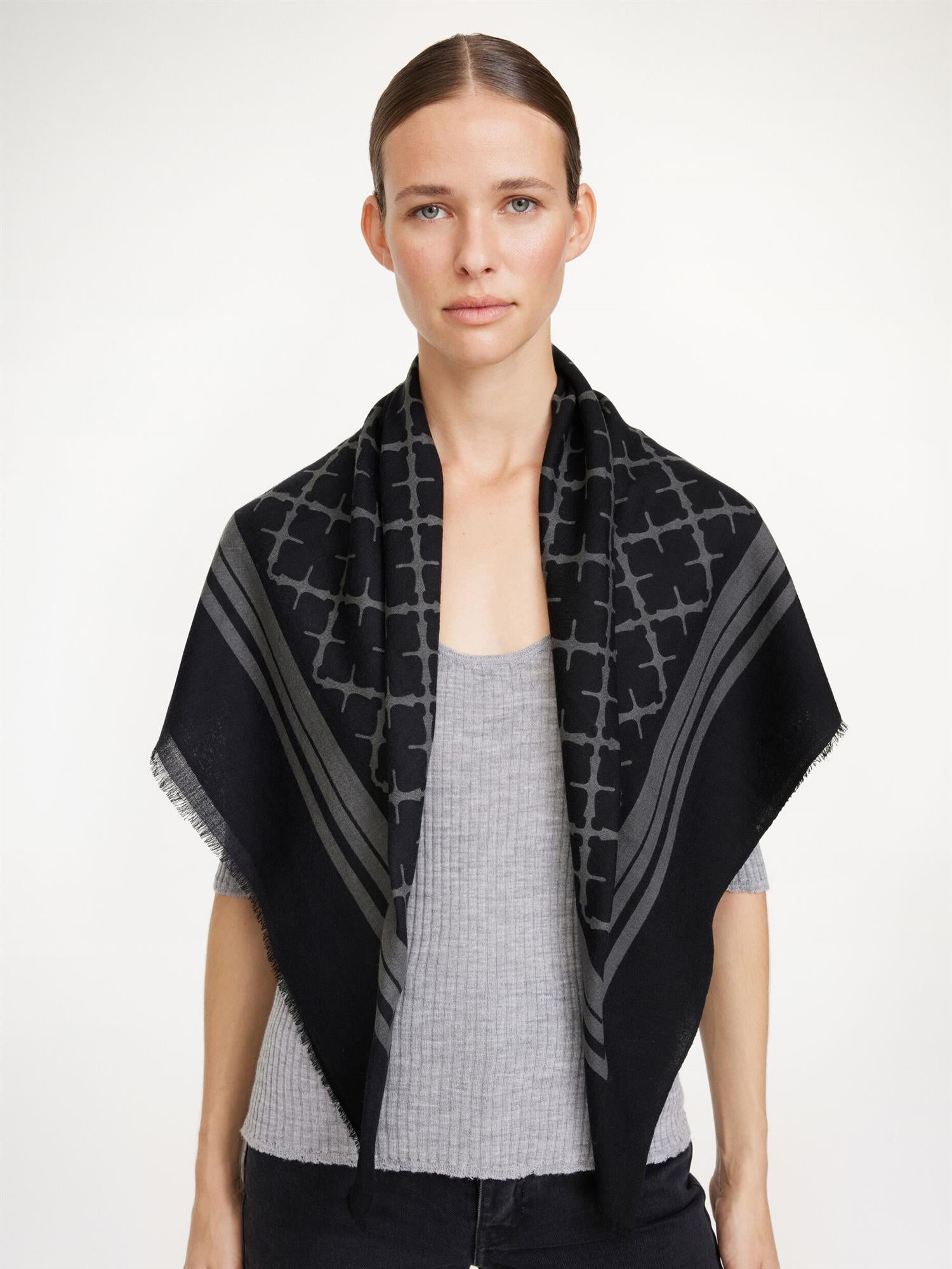 Cornelis Wool Scarf CHARCOAL