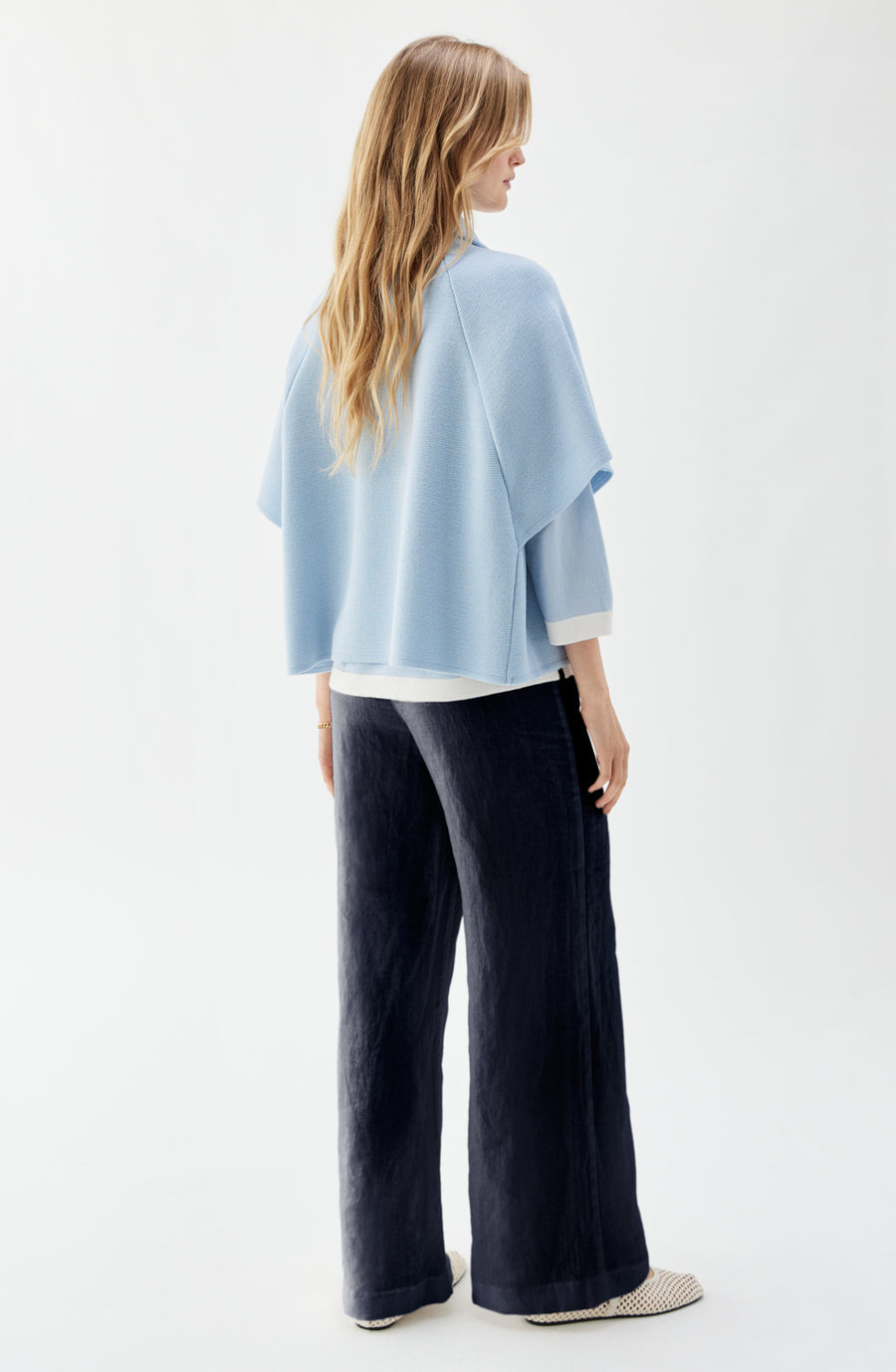 GERTRUDE SHORT WOOL CAPE Ice Blue