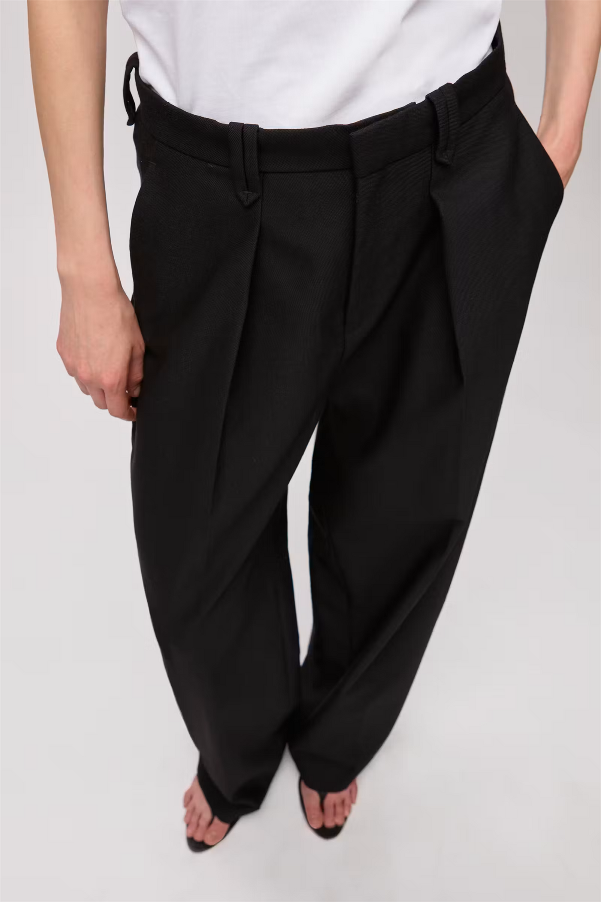 Pinta Wool Pleated Trousers Black