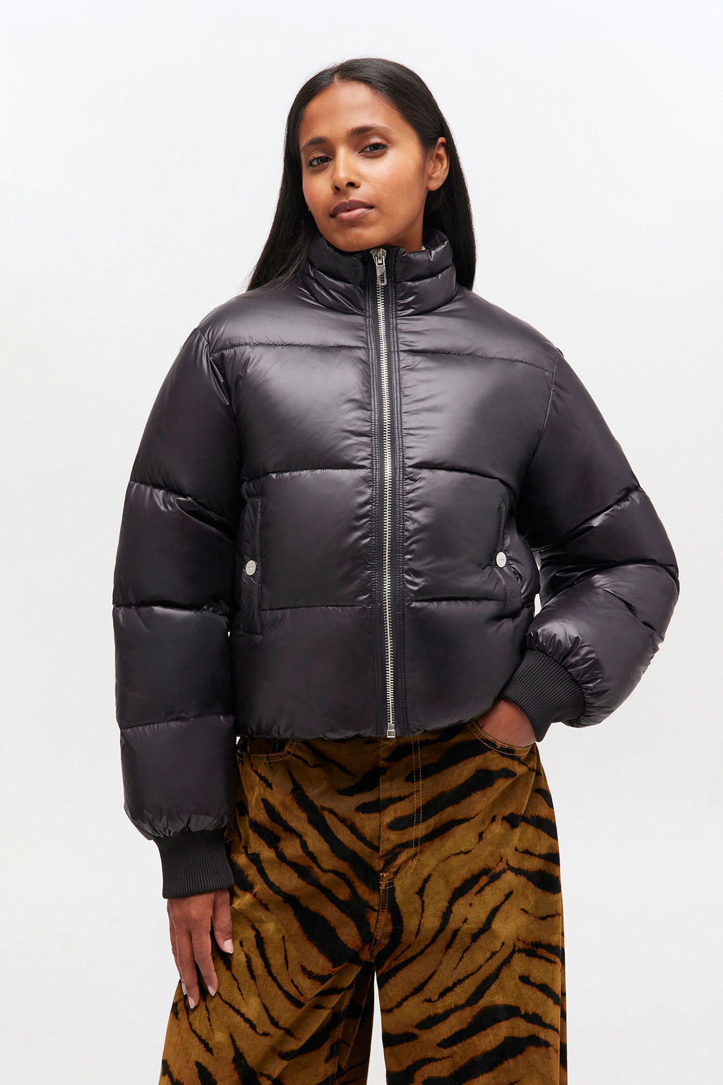 Shiny puffer jacket black