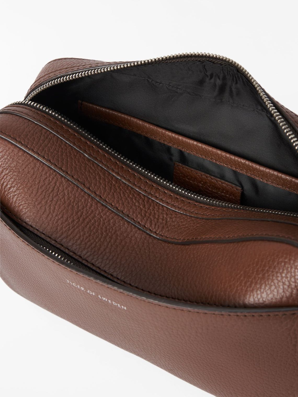 Wes Leather Wash Bag Cognac