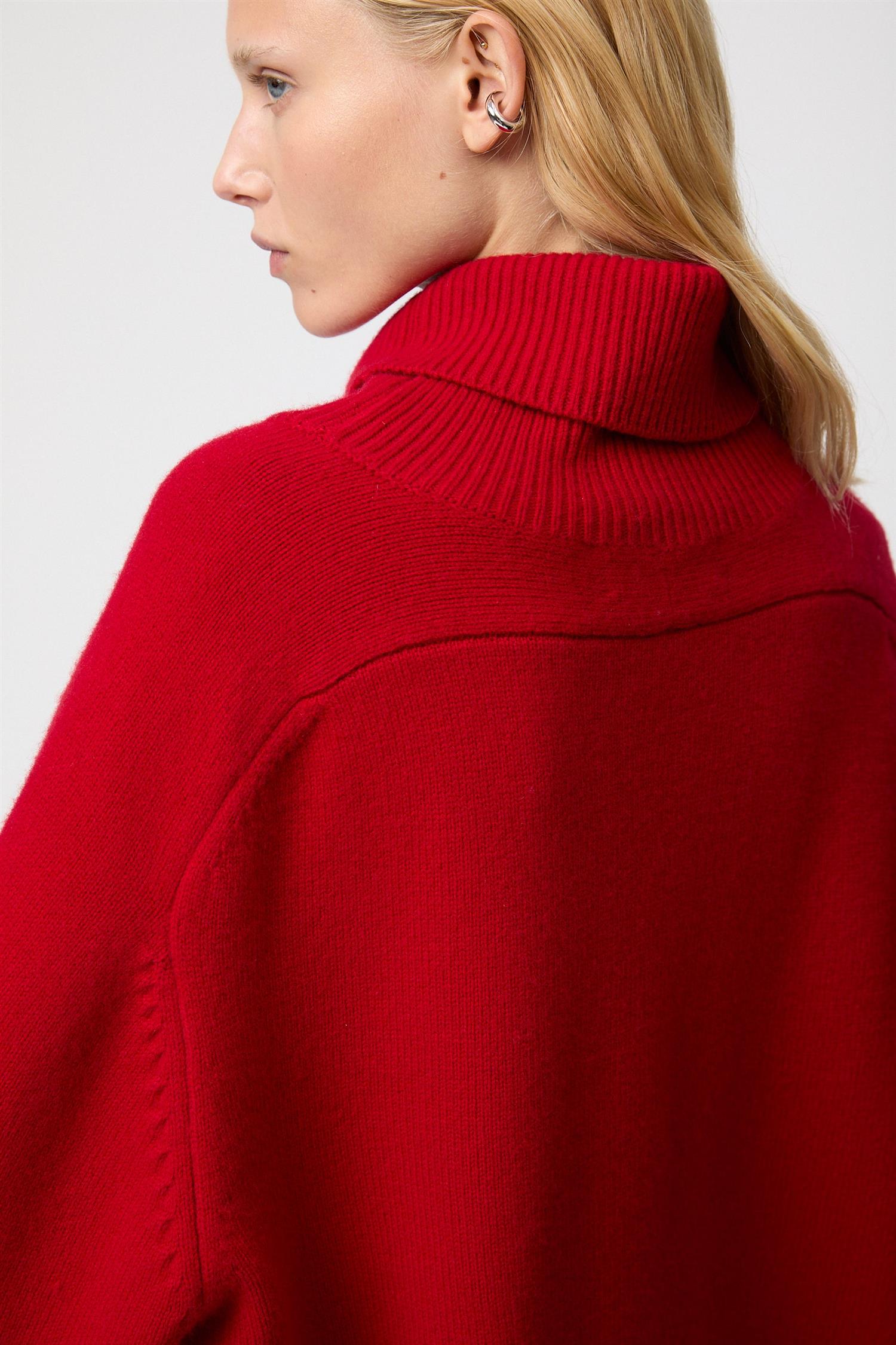 Issa wool Turtleneck Sweater Crimson Red