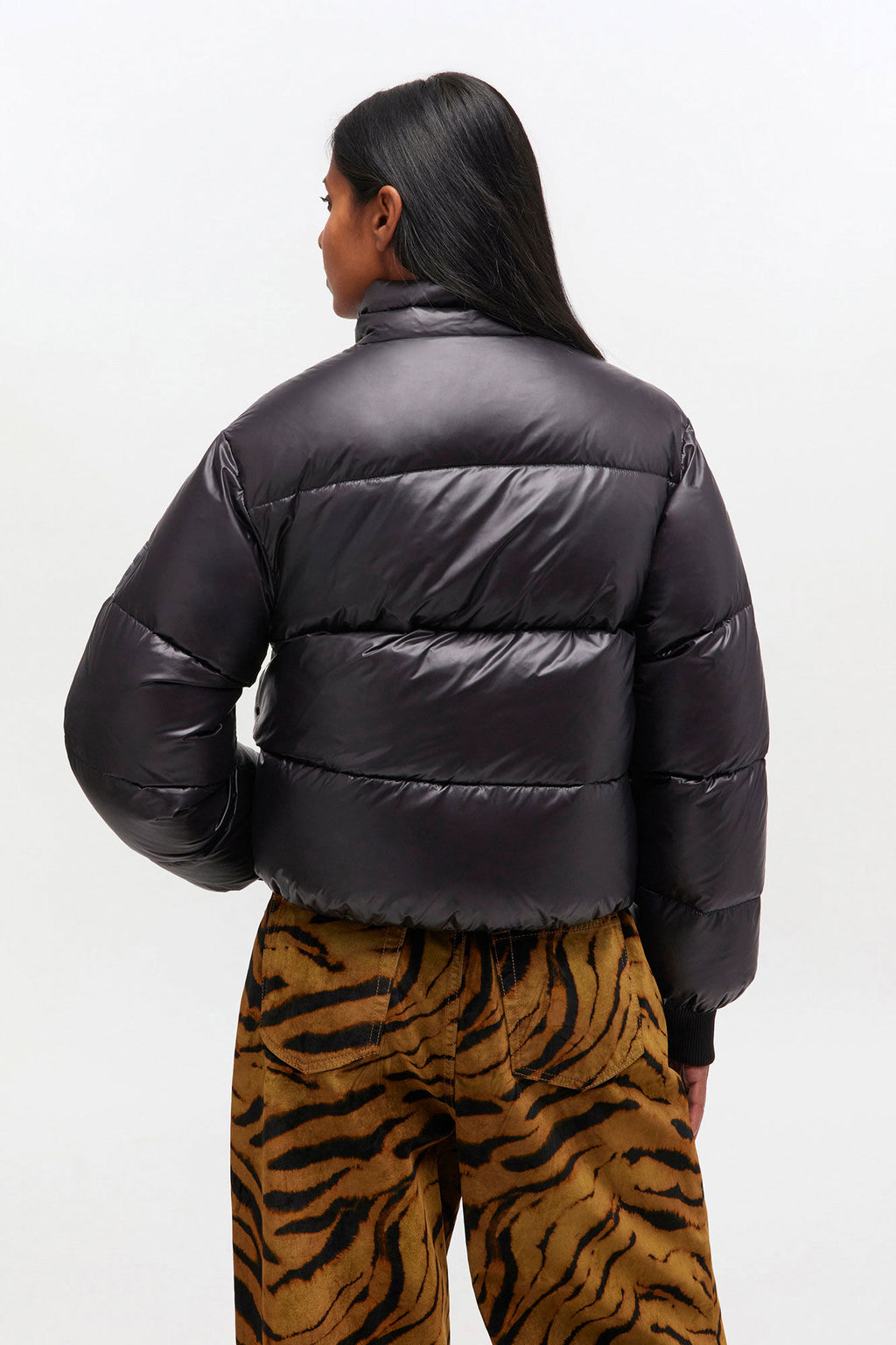 Shiny puffer jacket black