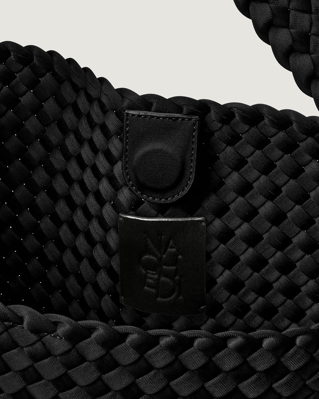 Nomad Hobo Medium Onyx Black