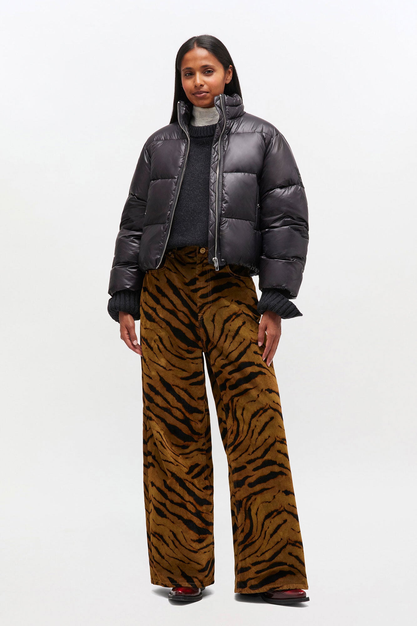 Shiny puffer jacket black