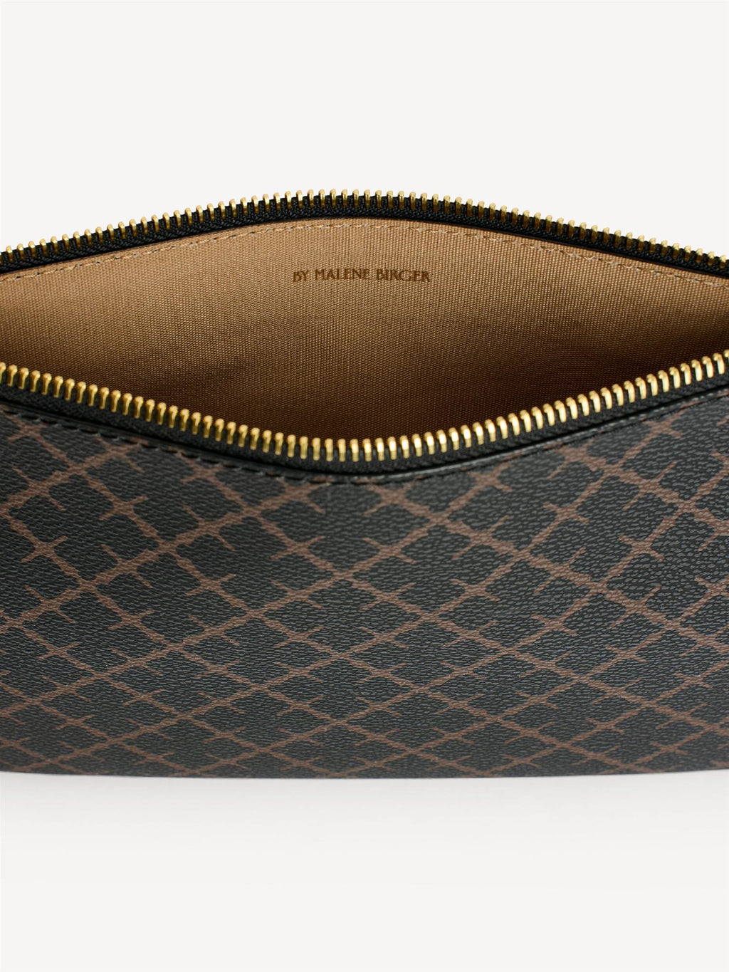 IVY CLUTCH DARK CHOKOLATE