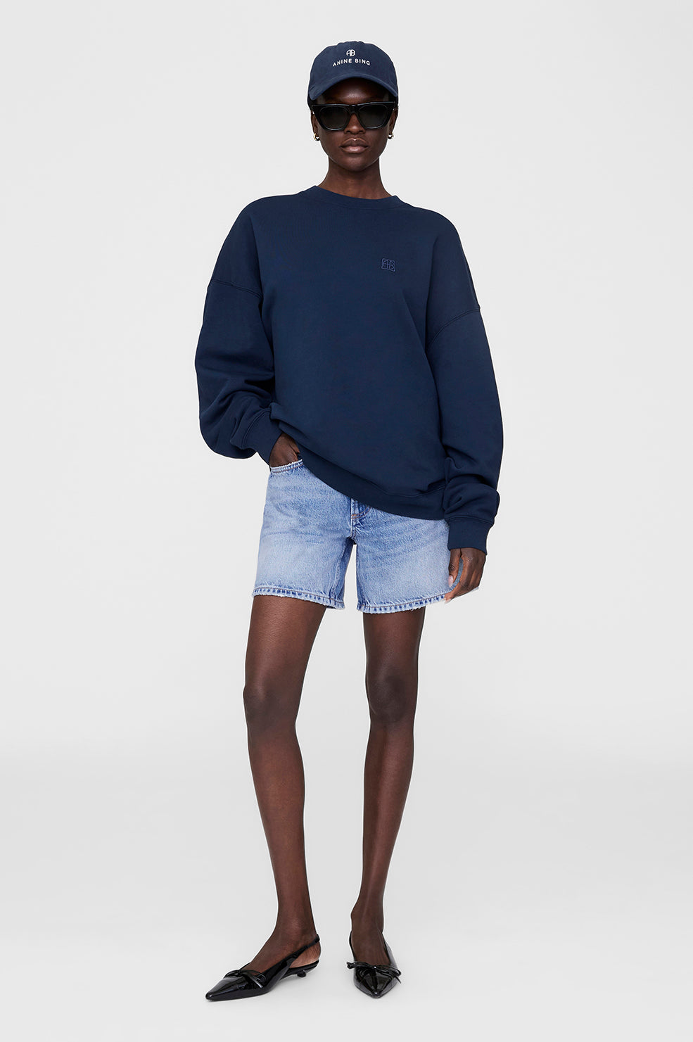 MILES MONOGRAM SWEATSHIRT WASHED NAVY