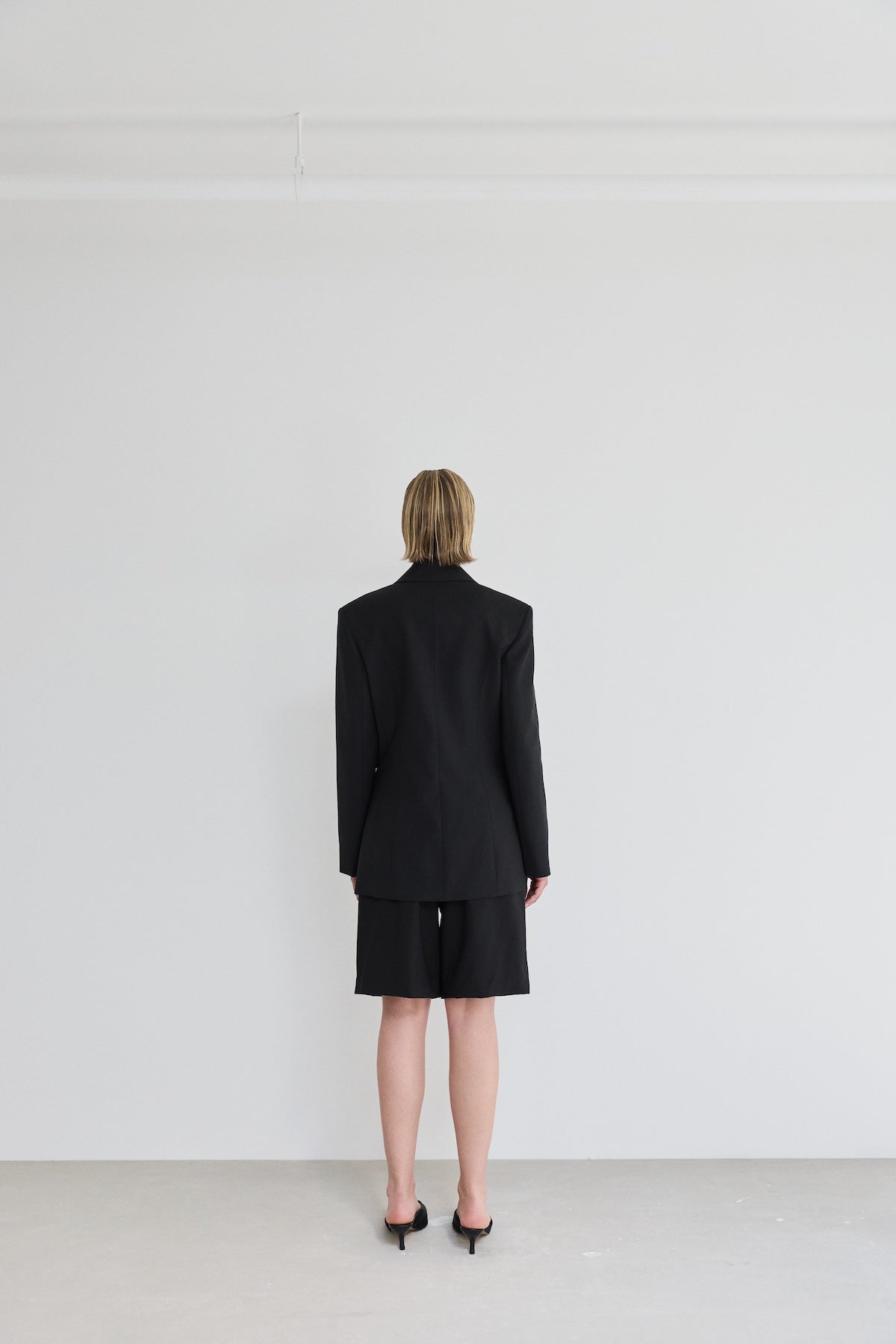 Arles Wool Pleated Shorts Black